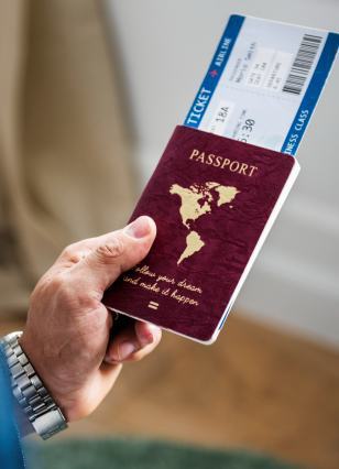 Pasaporte y tiquete aéreo